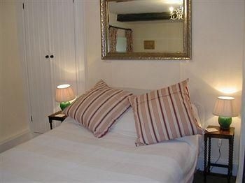 ออลตีเบรน ฟาร์ม คอทเทจแอนด์บี (Alltybrain Farm Cottages and B&B)1