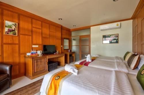 Family Room (3 Adults)