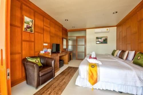 Family Room (3 Adults)