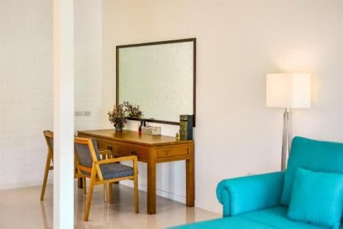 King Studio with Sofa Bed