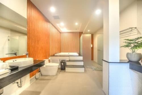 King Studio with Sofa Bed