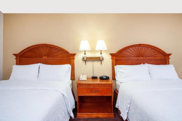 DOUBLE TWO QUEEN BEDS