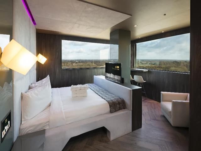 DOUBLE KING SIZE BED