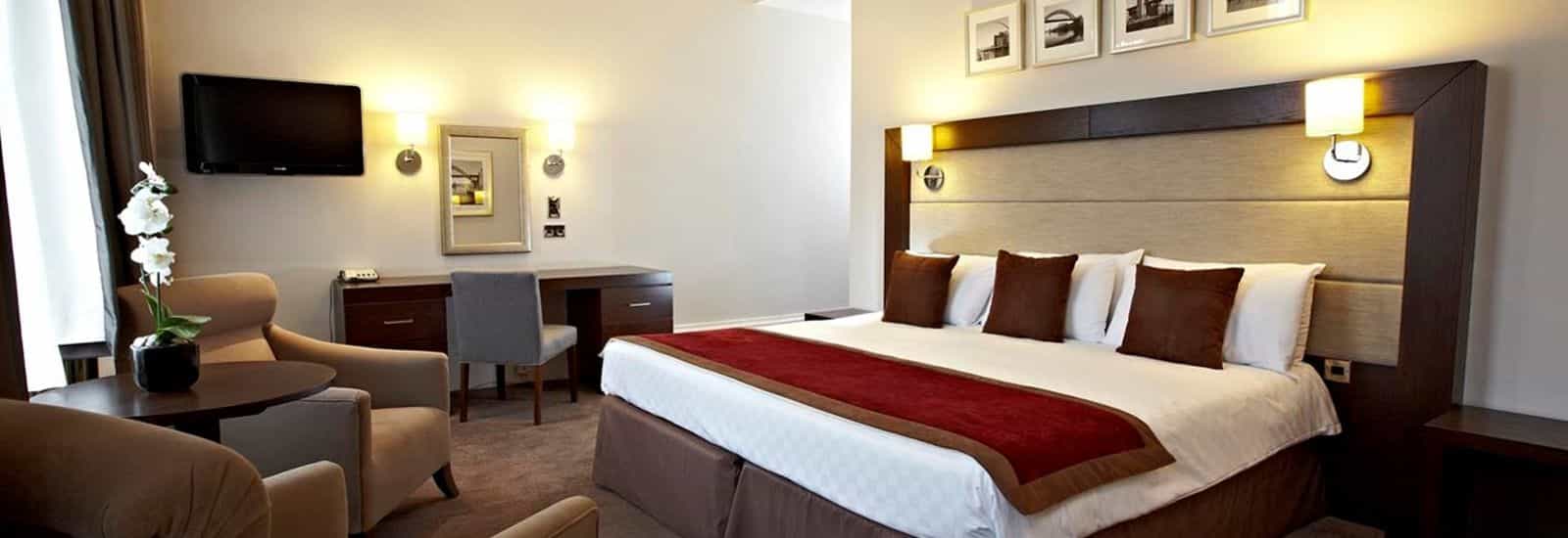 COUNTY HOTEL BY THISTLE, NEWCASTLE COUNTY HOTEL BY THISTLE, NEWCASTLE