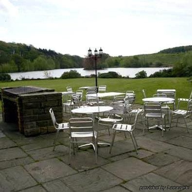 เวเทอร์ตัน ฟาร์ค โฮเต็ล (Waterton Park Hotel)0