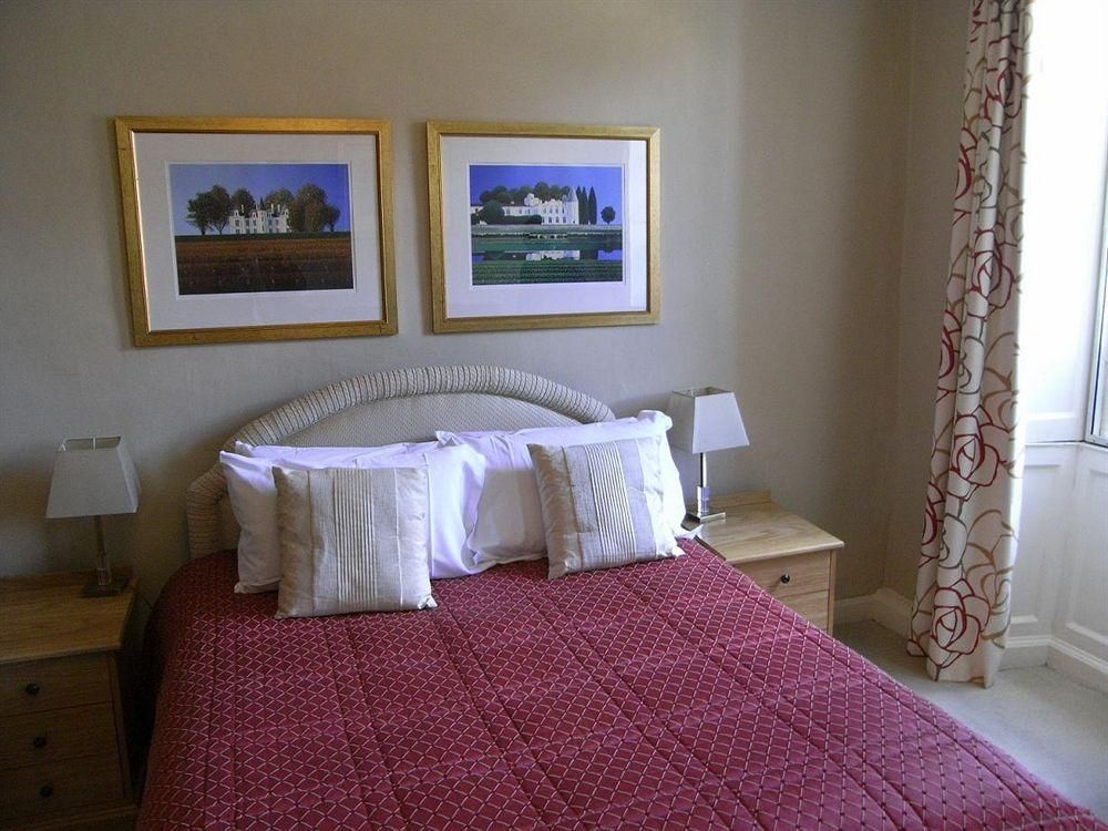 มาร์ลโบรอท อาร์มส์ โฮเต็ล (Marlborough Arms Hotel)1