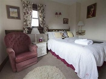 Crosshill House3