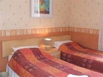 Whiteways Guest House2