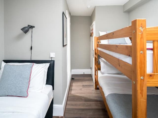 TRIPLE BUNK BED