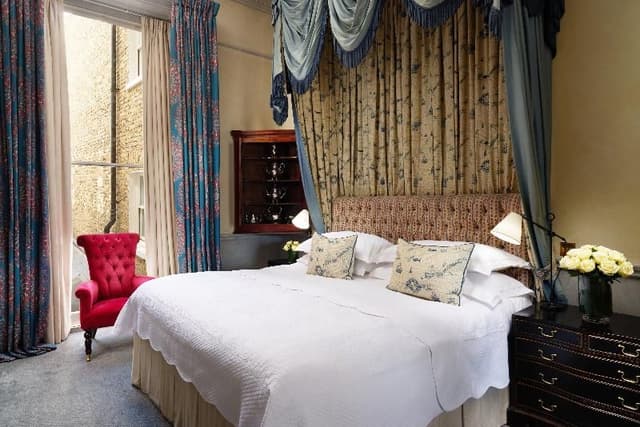 SUITE KING SIZE BED