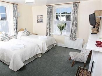 Overstream Guest House0