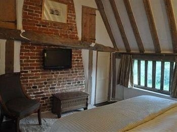 Holly Tree House2