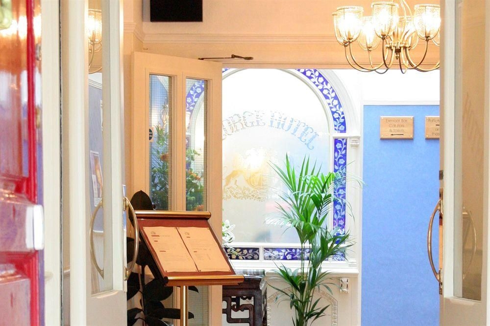 The George Hotel0
