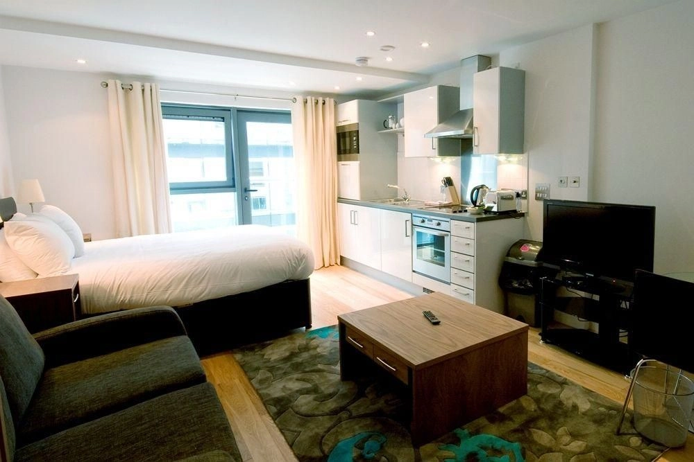 MAX Serviced Apartments Farnborough, Max House0
