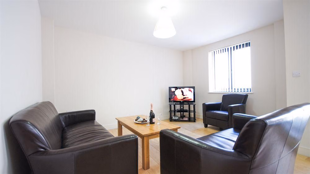 Crompton House Apartments0