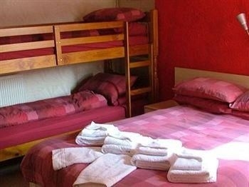 ไบรเดิล ลอดจ์ อพาร์ตเมนต์ (Bridle Lodge Apartments)1