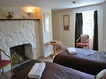 Bridge of Lochay Hotel