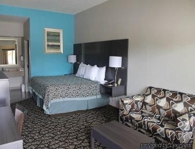 Days Inn & Suites Houston North/spring0