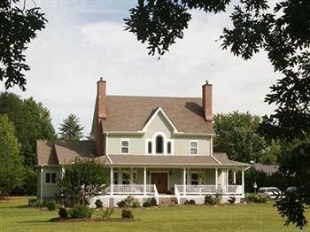 Seven Oaks Bed and Breakfast1