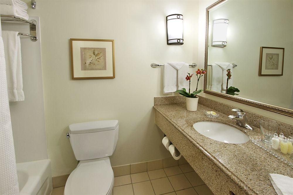 Ayres Inn & Suites Ontario at the Mills Mall4