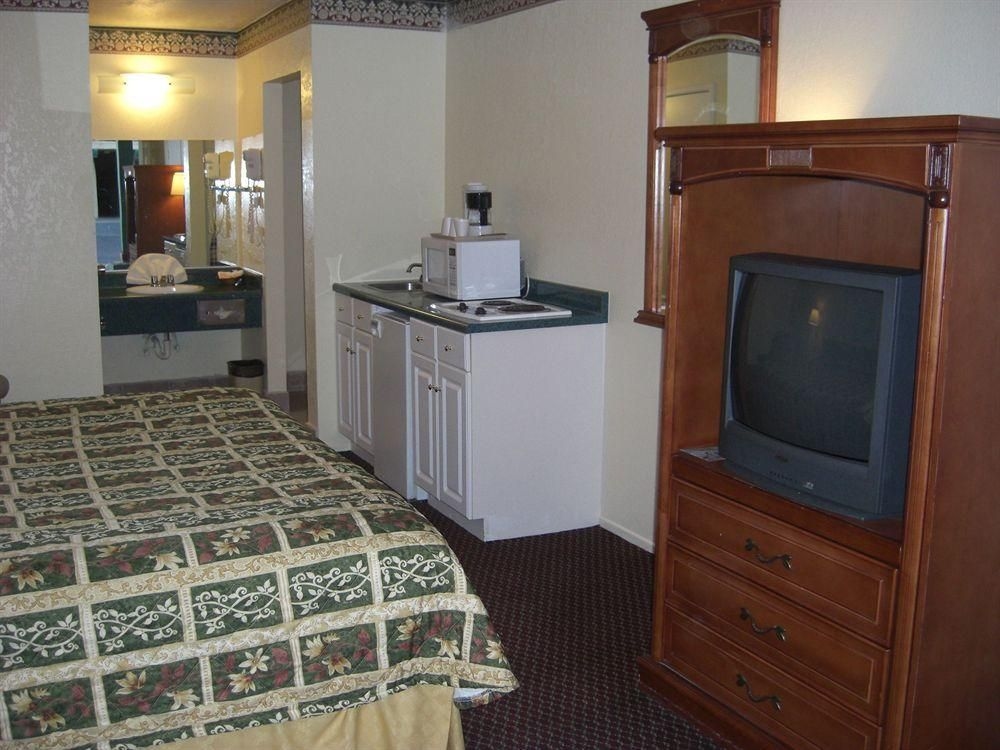 Vacation Inn and Suites2