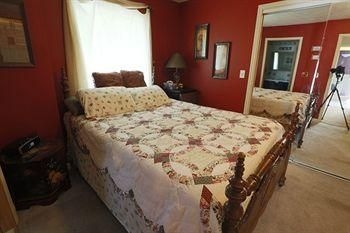Brown County Inn4
