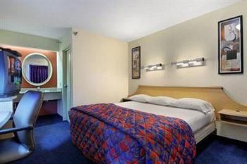 Red Roof Inn Minneapolis Plymouth0