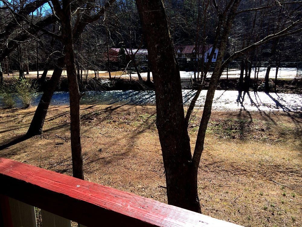 Riverbend Motel & Cabins3