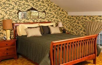 John Morris Manor Bed & Breakfast4