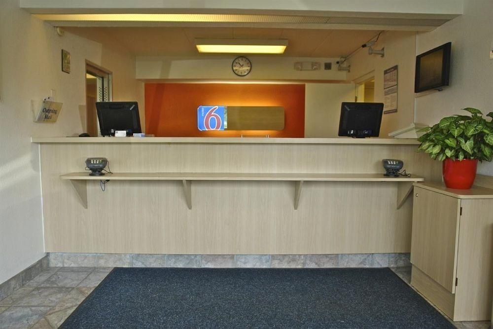 Motel 6 Charleston East Wv1