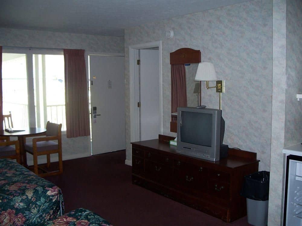 Castlewood Inn Castlewood Inn