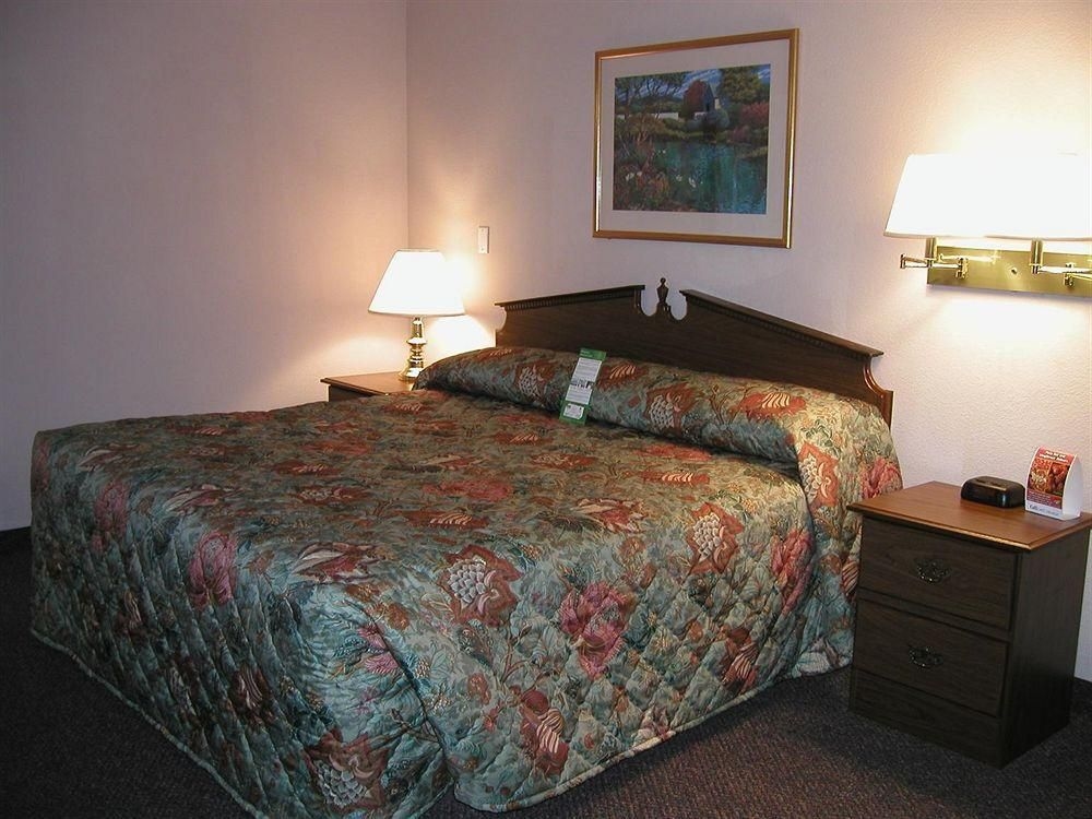 Crestwood Suites - Newport News1