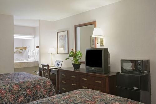 Americas Best Value Inn & Suites4