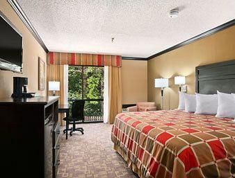 Ramada Texarkana4
