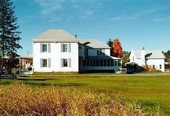 Spruce Lodge Bed & Breakfast & Guest Cottage4