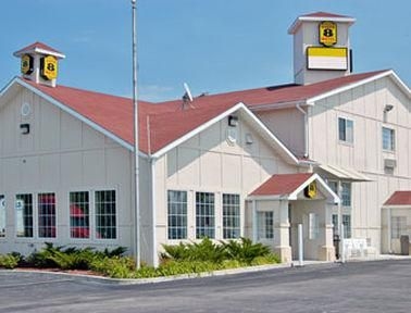 SUPER 8 LEAVENWORTH4