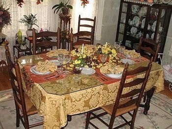 The Sleigh Maker Inn Bed and Breakfast4