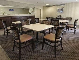 Howard Johnson Cleveland Airport2