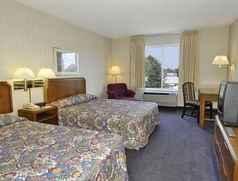 Howard Johnson Cleveland Airport1