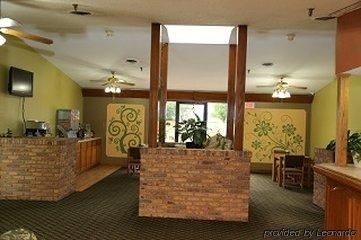 Marion Airport Inn & Suites4