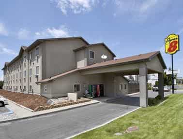 Super 8 Motel - Logan