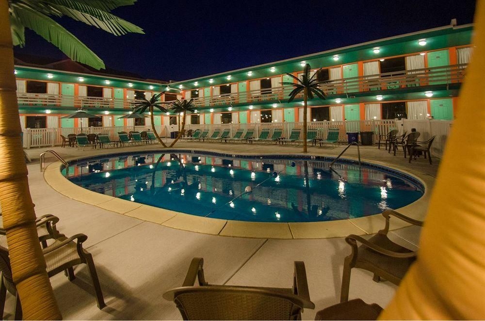 Dolphin Inn1