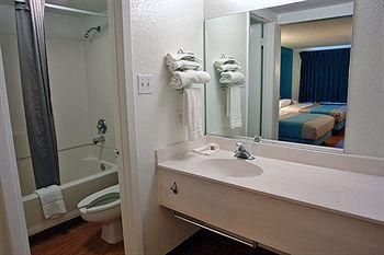 Motel 6 Houston Reliant Park1