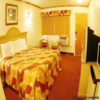 Glen Capri Inn &Suites - Colorado Street Glen Capri Inn &Suites - Colorado Street