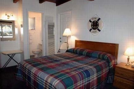 PINE CONE ACRE MOTEL1