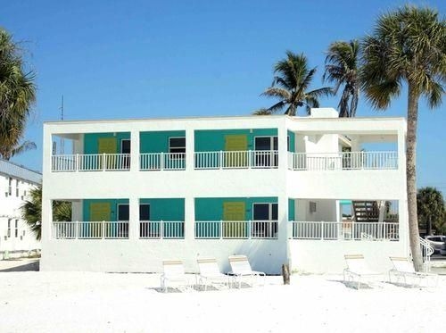 The Carousel Beach Inn3