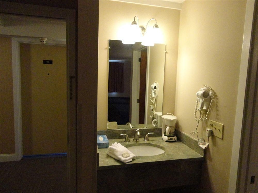 Bangor Motor Inn & Conference Center1