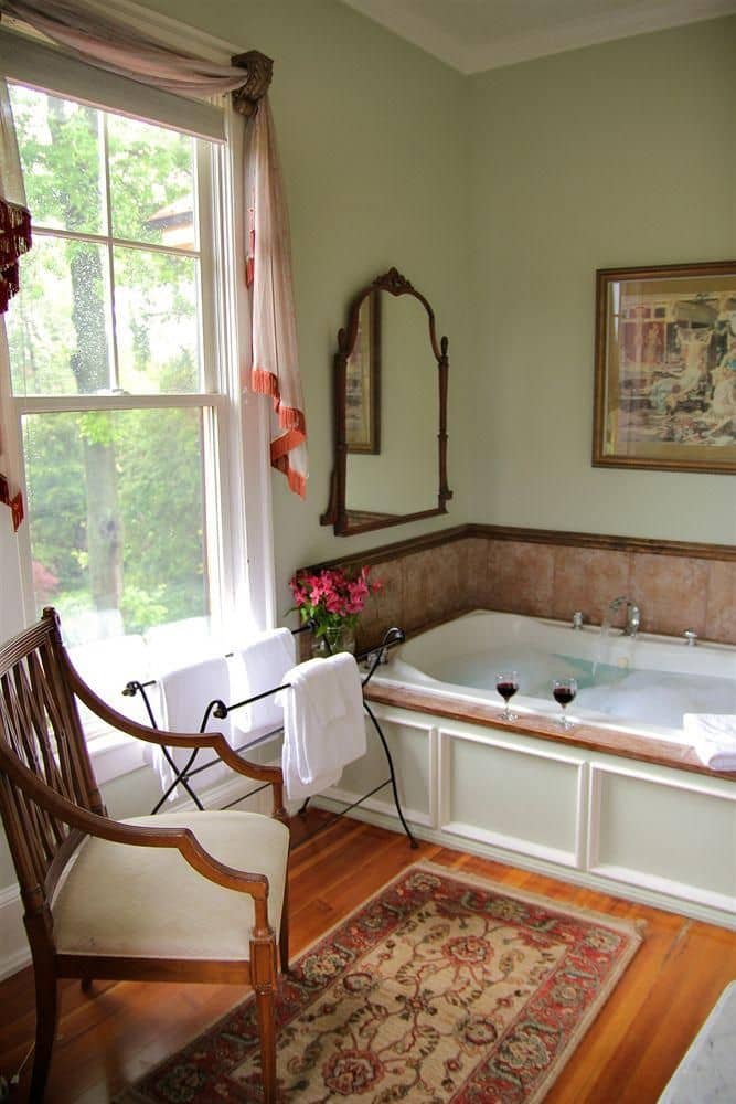 Hill House Bed & Breakfast Inn Hill House Bed & Breakfast Inn
