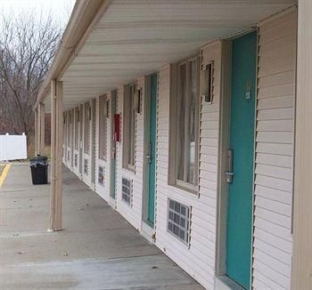 Home Town Inn2