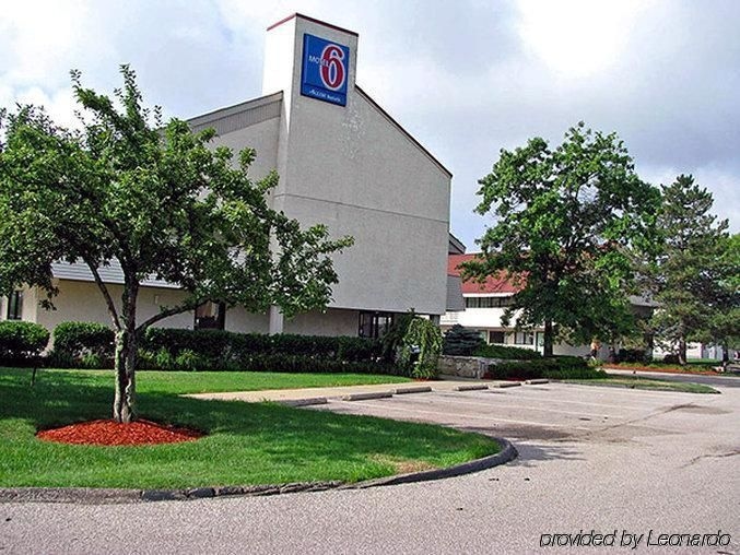 Motel 6 Akron1
